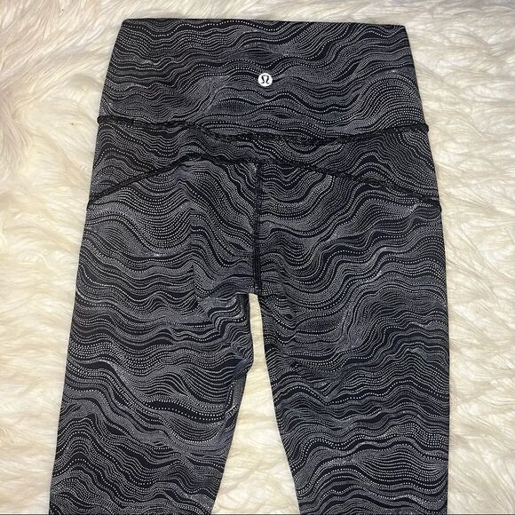 Lululemon In Movement Tight 25” - Picture 6 of 8